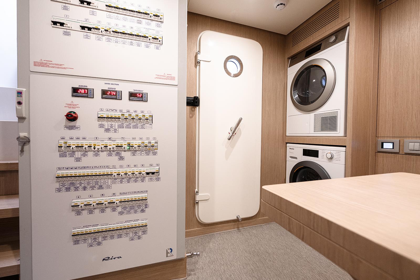 2024 RIVA 88' FOLGORE 